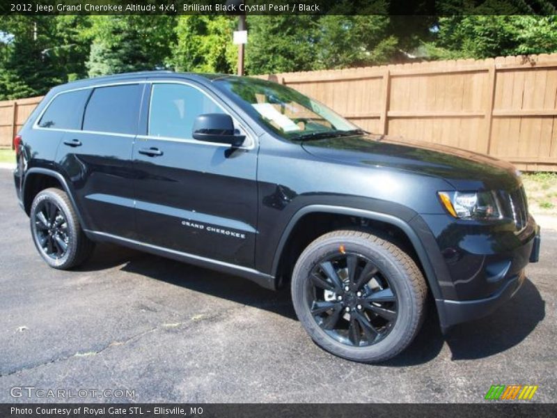Front 3/4 View of 2012 Grand Cherokee Altitude 4x4