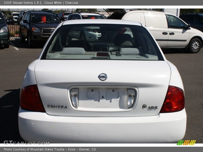 Cloud White / Charcoal 2005 Nissan Sentra 1.8 S