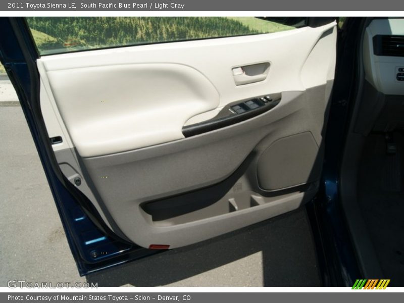 South Pacific Blue Pearl / Light Gray 2011 Toyota Sienna LE