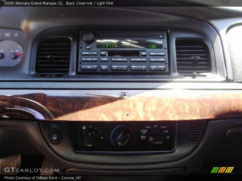 Black Clearcoat / Light Flint 2005 Mercury Grand Marquis GS