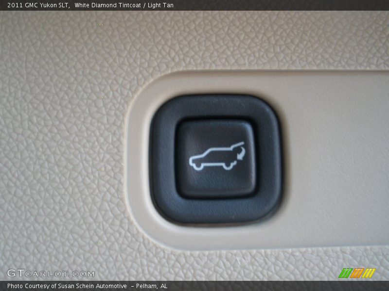 White Diamond Tintcoat / Light Tan 2011 GMC Yukon SLT