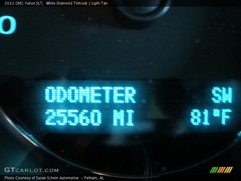 White Diamond Tintcoat / Light Tan 2011 GMC Yukon SLT