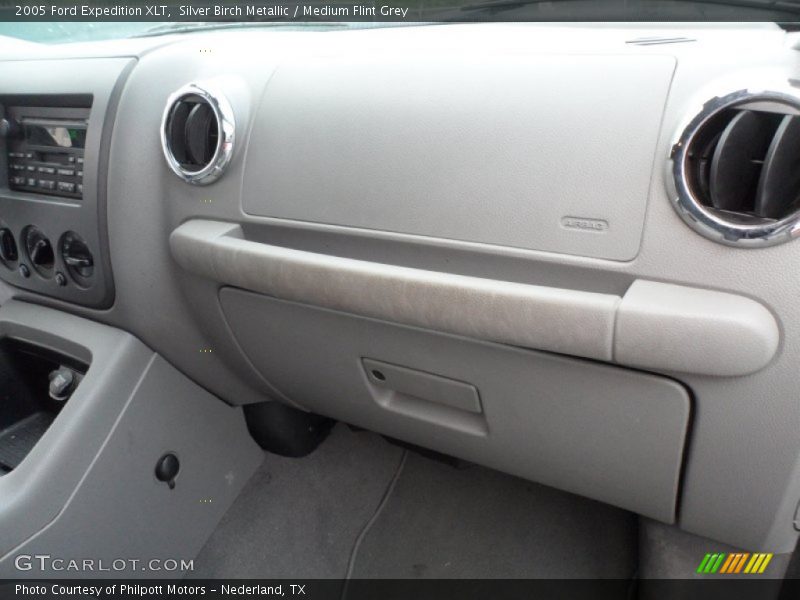 Silver Birch Metallic / Medium Flint Grey 2005 Ford Expedition XLT