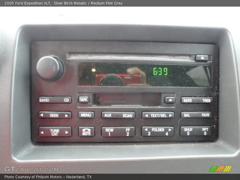 Silver Birch Metallic / Medium Flint Grey 2005 Ford Expedition XLT