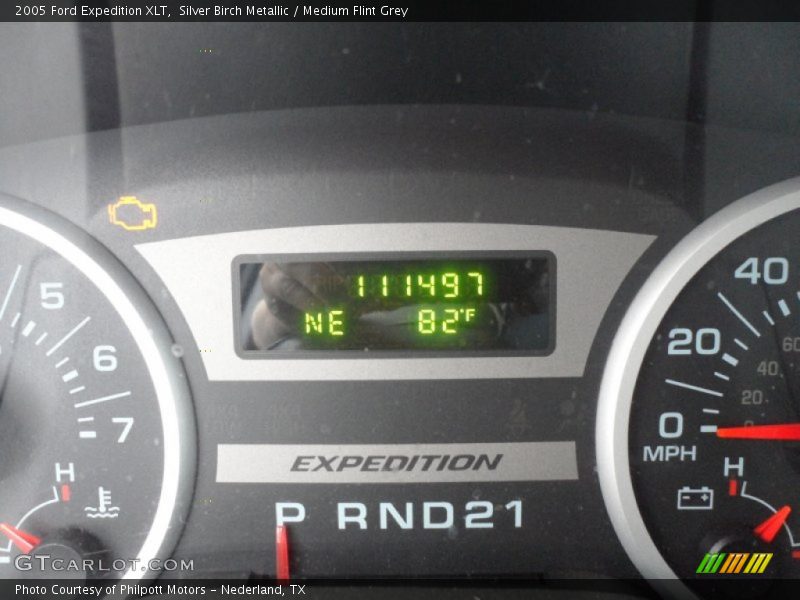 Silver Birch Metallic / Medium Flint Grey 2005 Ford Expedition XLT