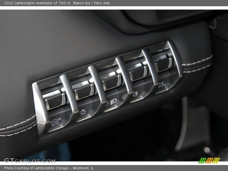 Controls of 2012 Aventador LP 700-4