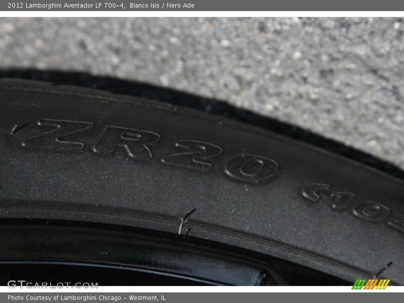 Bianco Isis / Nero Ade 2012 Lamborghini Aventador LP 700-4
