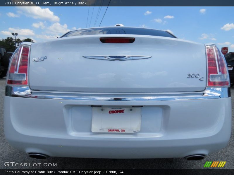 Bright White / Black 2011 Chrysler 300 C Hemi