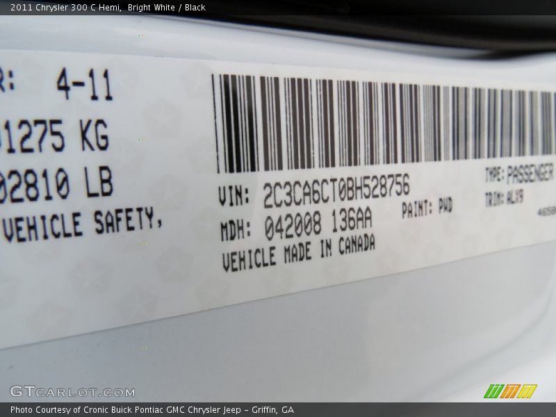 Bright White / Black 2011 Chrysler 300 C Hemi