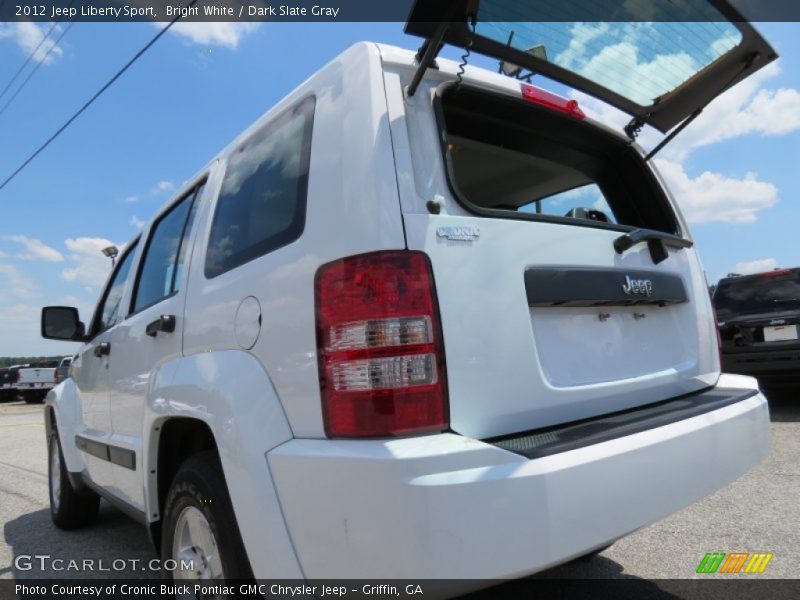 Bright White / Dark Slate Gray 2012 Jeep Liberty Sport