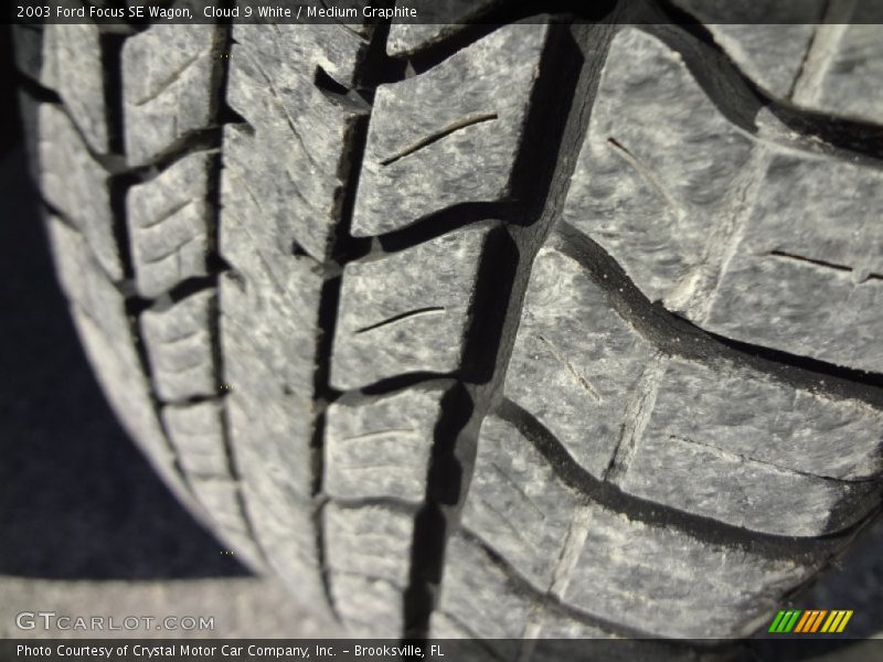 Cloud 9 White / Medium Graphite 2003 Ford Focus SE Wagon