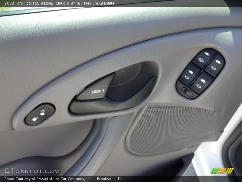 Cloud 9 White / Medium Graphite 2003 Ford Focus SE Wagon