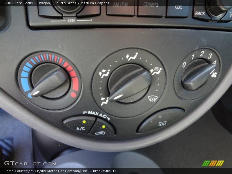 Cloud 9 White / Medium Graphite 2003 Ford Focus SE Wagon