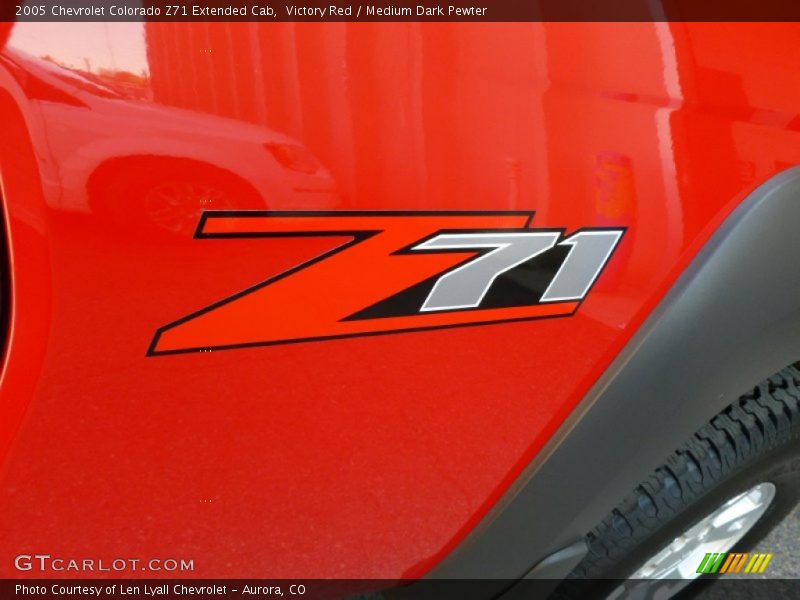 Victory Red / Medium Dark Pewter 2005 Chevrolet Colorado Z71 Extended Cab