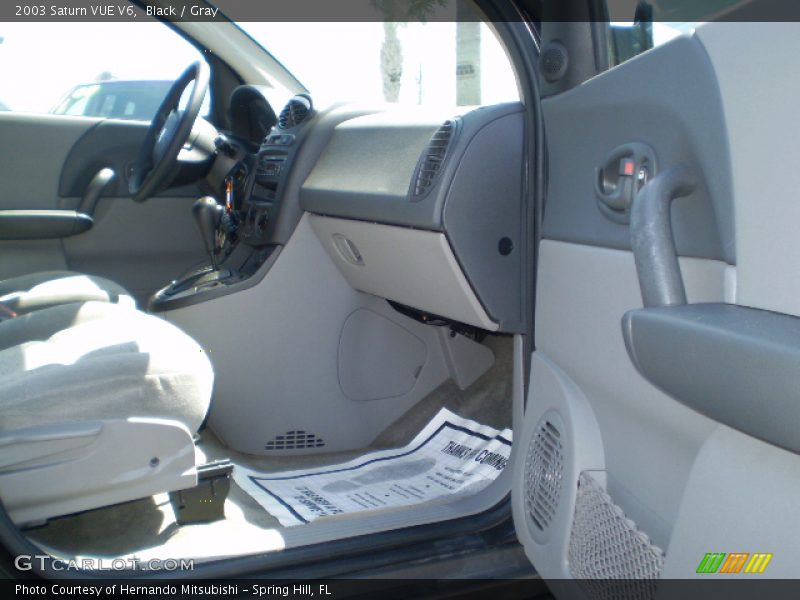 Black / Gray 2003 Saturn VUE V6