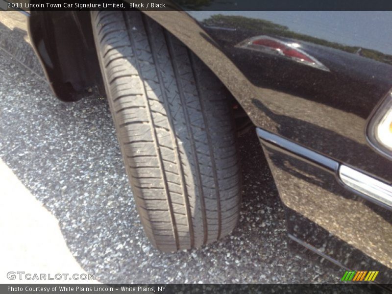 Black / Black 2011 Lincoln Town Car Signature Limited