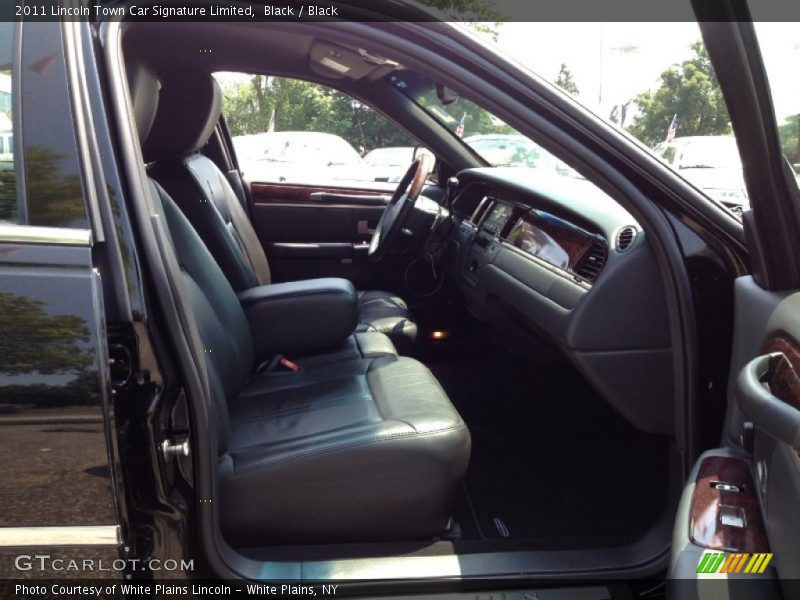 Black / Black 2011 Lincoln Town Car Signature Limited