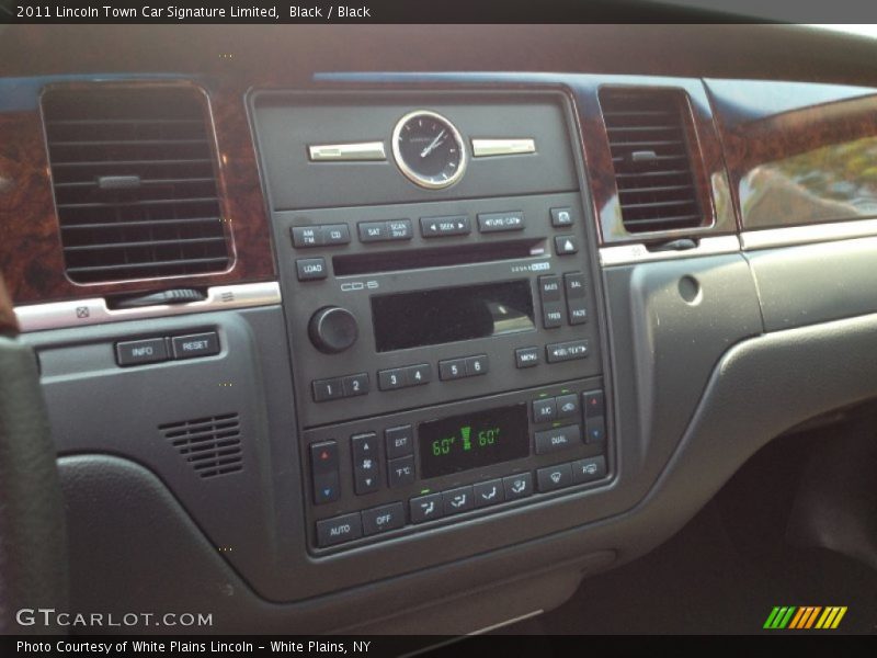 Black / Black 2011 Lincoln Town Car Signature Limited