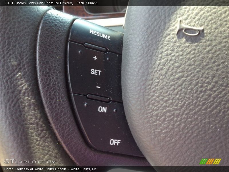 Black / Black 2011 Lincoln Town Car Signature Limited