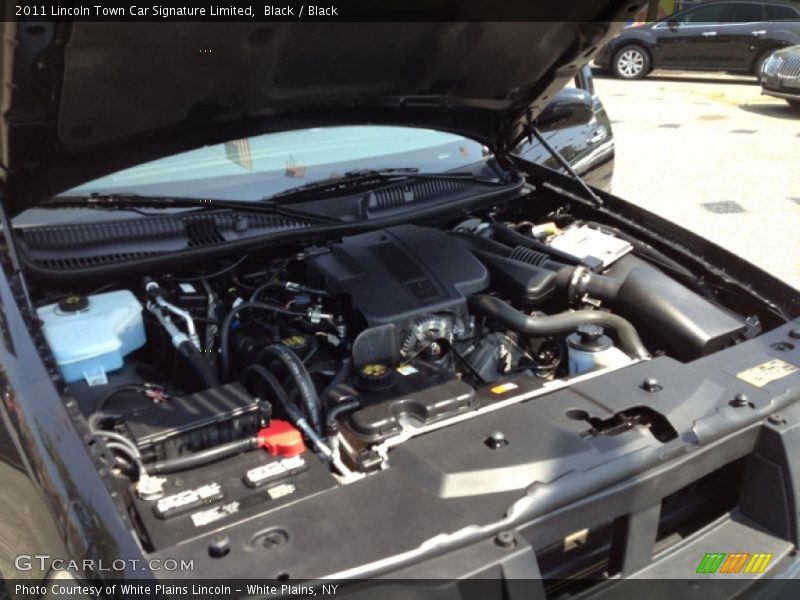 Black / Black 2011 Lincoln Town Car Signature Limited