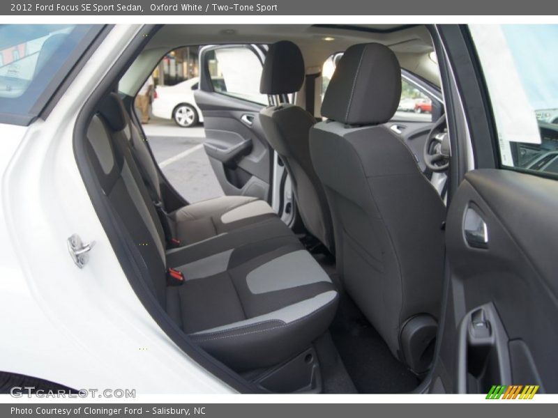 Oxford White / Two-Tone Sport 2012 Ford Focus SE Sport Sedan