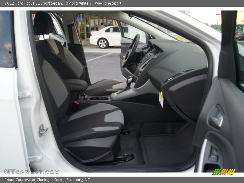 Oxford White / Two-Tone Sport 2012 Ford Focus SE Sport Sedan