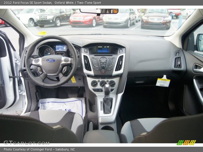 Oxford White / Two-Tone Sport 2012 Ford Focus SE Sport Sedan