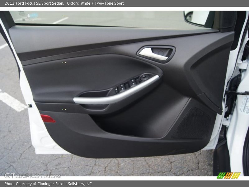 Oxford White / Two-Tone Sport 2012 Ford Focus SE Sport Sedan
