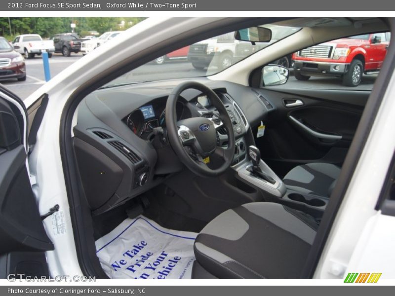 Oxford White / Two-Tone Sport 2012 Ford Focus SE Sport Sedan
