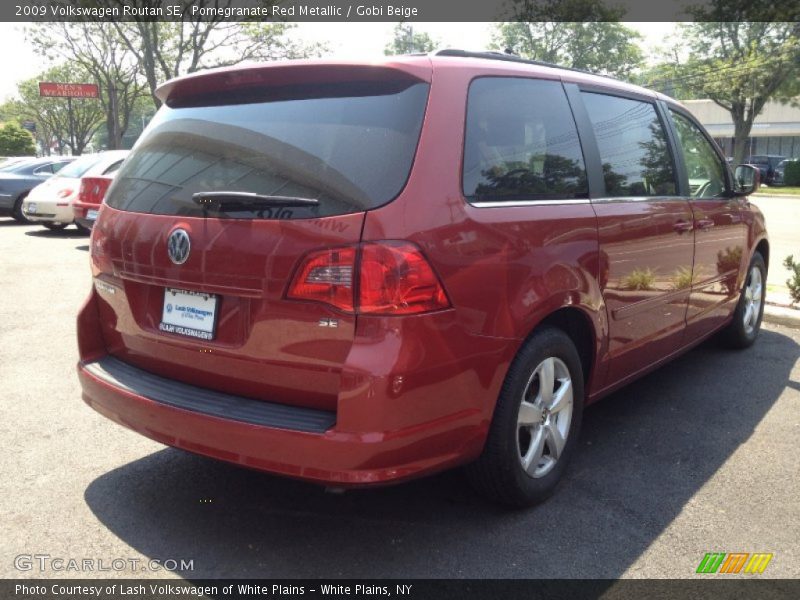 Pomegranate Red Metallic / Gobi Beige 2009 Volkswagen Routan SE