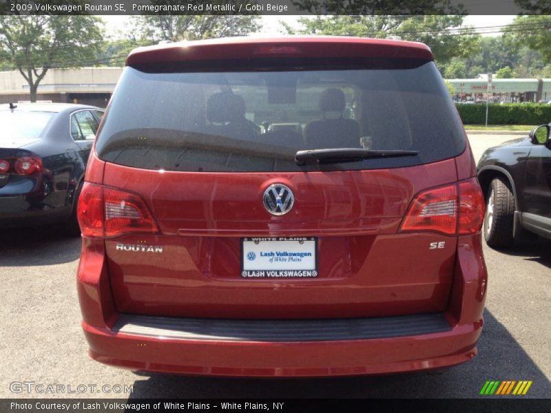 Pomegranate Red Metallic / Gobi Beige 2009 Volkswagen Routan SE