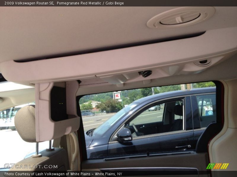 Pomegranate Red Metallic / Gobi Beige 2009 Volkswagen Routan SE