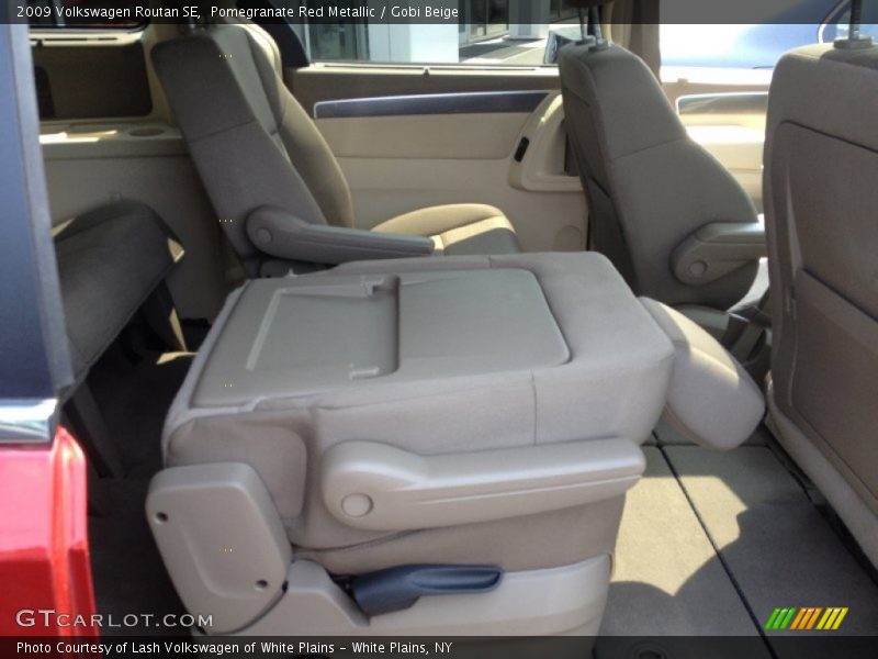 Pomegranate Red Metallic / Gobi Beige 2009 Volkswagen Routan SE