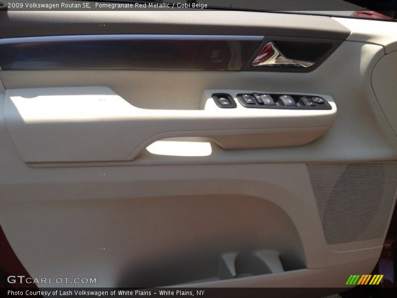 Pomegranate Red Metallic / Gobi Beige 2009 Volkswagen Routan SE