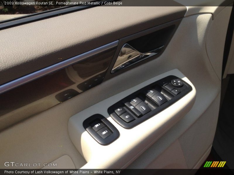 Pomegranate Red Metallic / Gobi Beige 2009 Volkswagen Routan SE