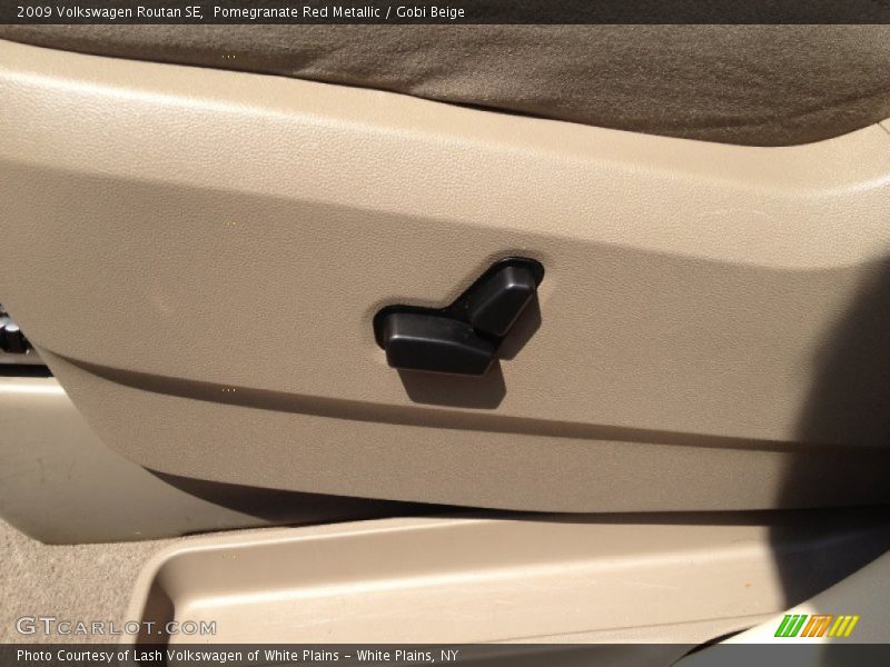 Pomegranate Red Metallic / Gobi Beige 2009 Volkswagen Routan SE