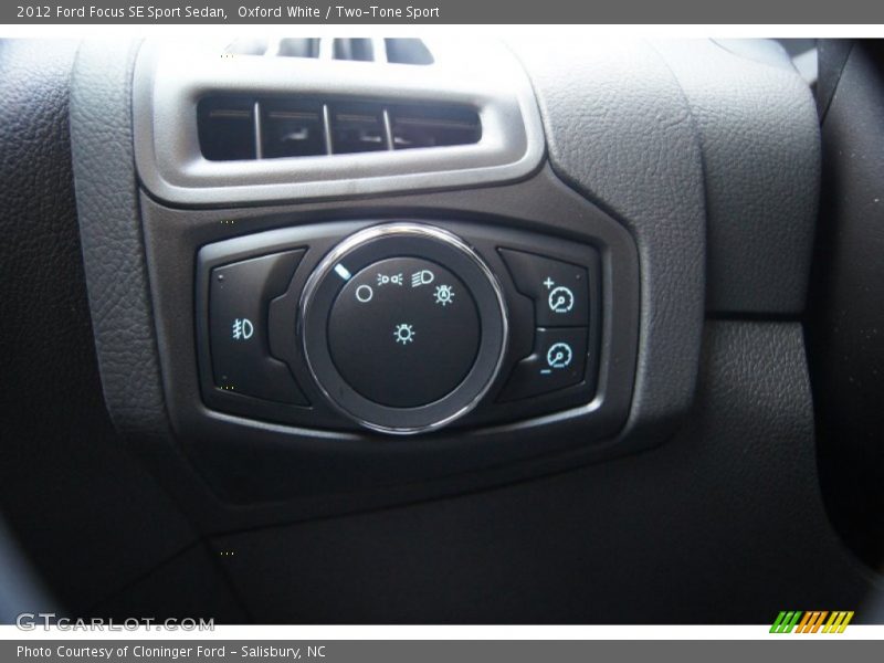 Controls of 2012 Focus SE Sport Sedan
