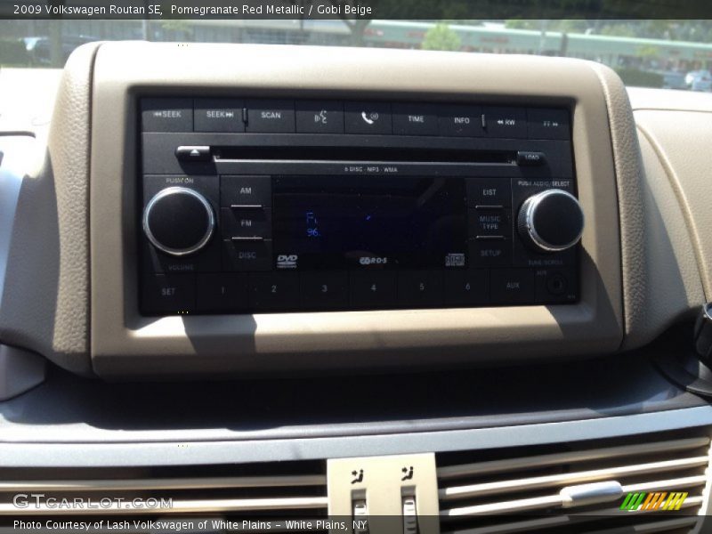 Pomegranate Red Metallic / Gobi Beige 2009 Volkswagen Routan SE