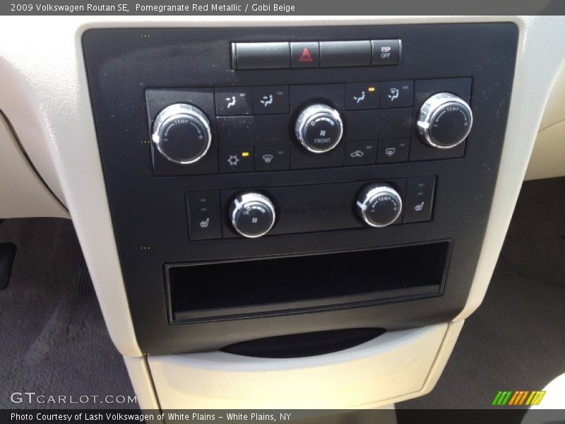 Pomegranate Red Metallic / Gobi Beige 2009 Volkswagen Routan SE