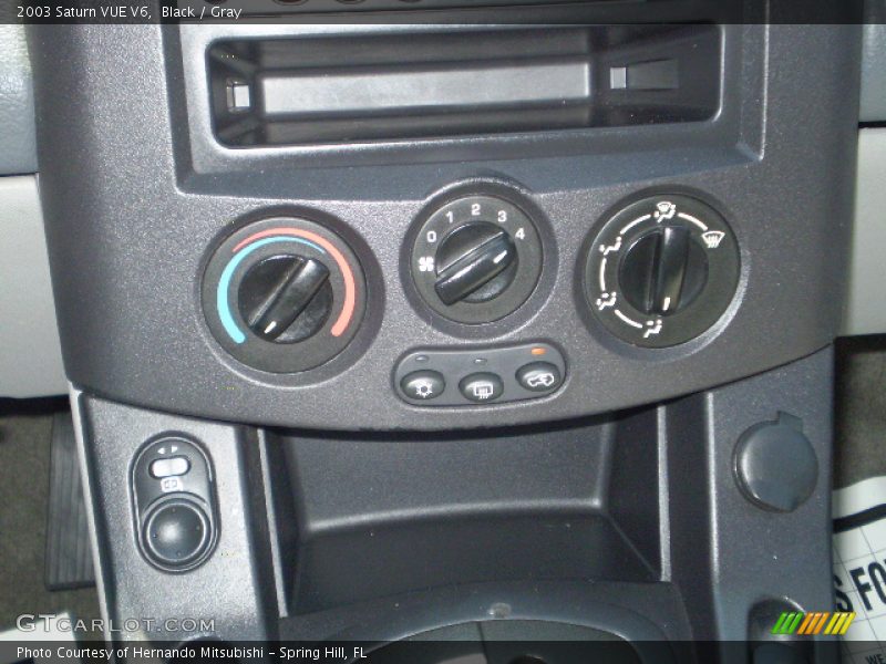 Black / Gray 2003 Saturn VUE V6