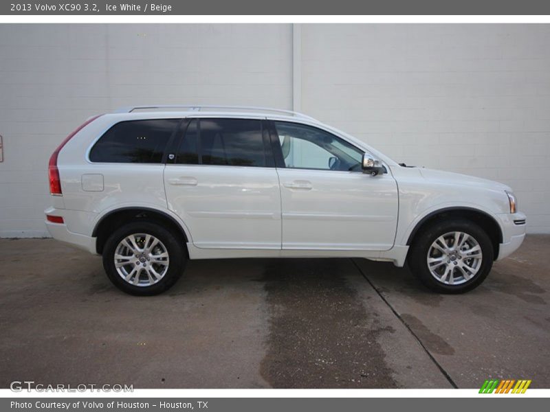 Ice White / Beige 2013 Volvo XC90 3.2