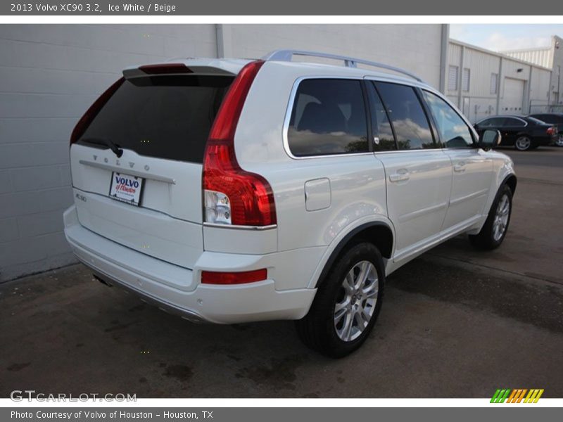 Ice White / Beige 2013 Volvo XC90 3.2