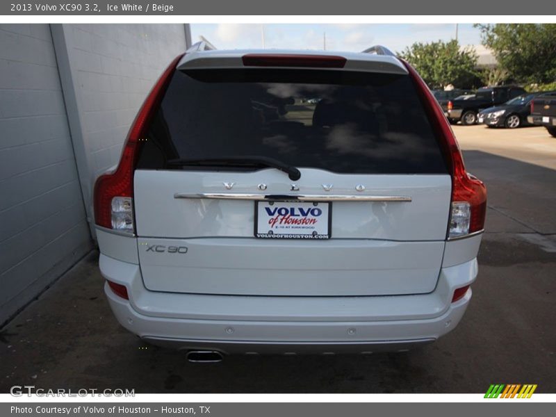 Ice White / Beige 2013 Volvo XC90 3.2