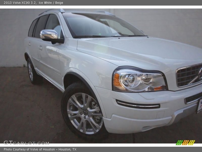 Ice White / Beige 2013 Volvo XC90 3.2