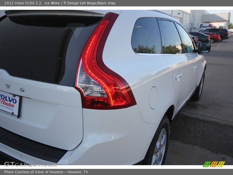 Ice White / R Design Soft Beige/Black Inlay 2012 Volvo XC60 3.2