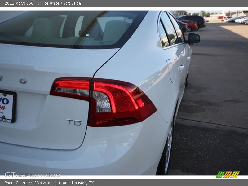 Ice White / Soft Beige 2012 Volvo S60 T5