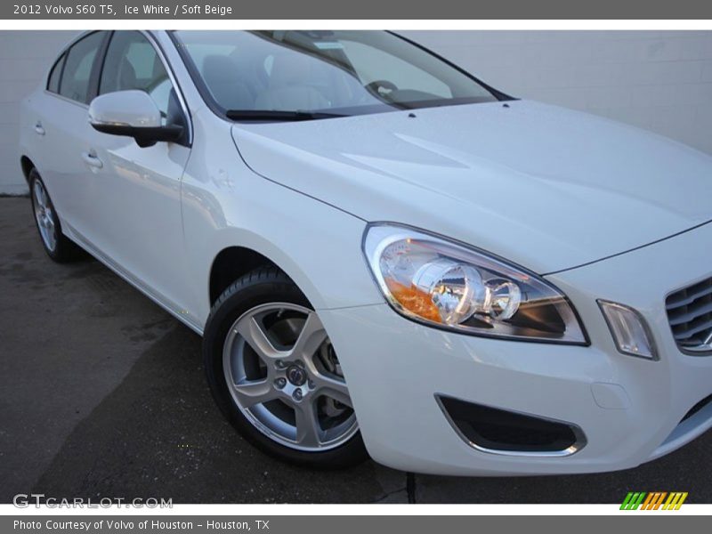 Ice White / Soft Beige 2012 Volvo S60 T5