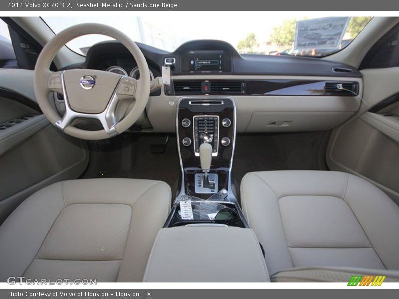 Dashboard of 2012 XC70 3.2
