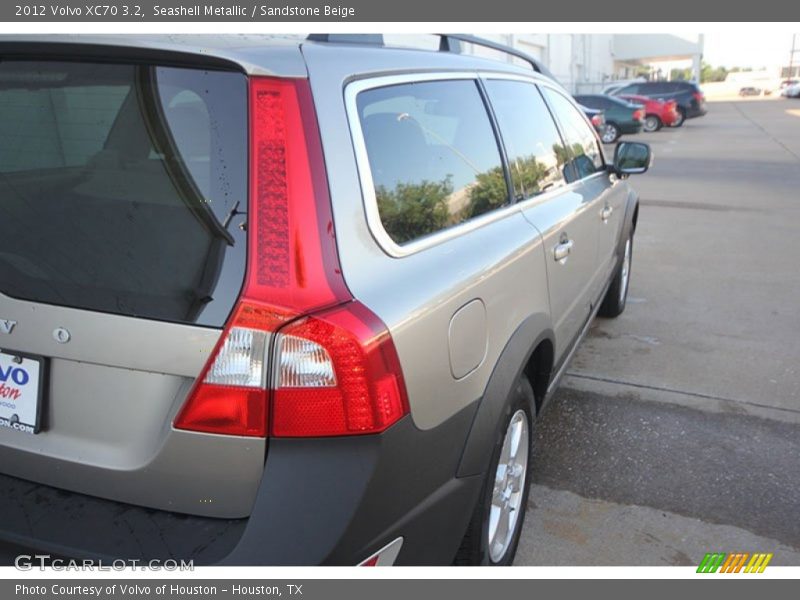 Seashell Metallic / Sandstone Beige 2012 Volvo XC70 3.2