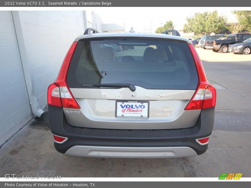 Seashell Metallic / Sandstone Beige 2012 Volvo XC70 3.2